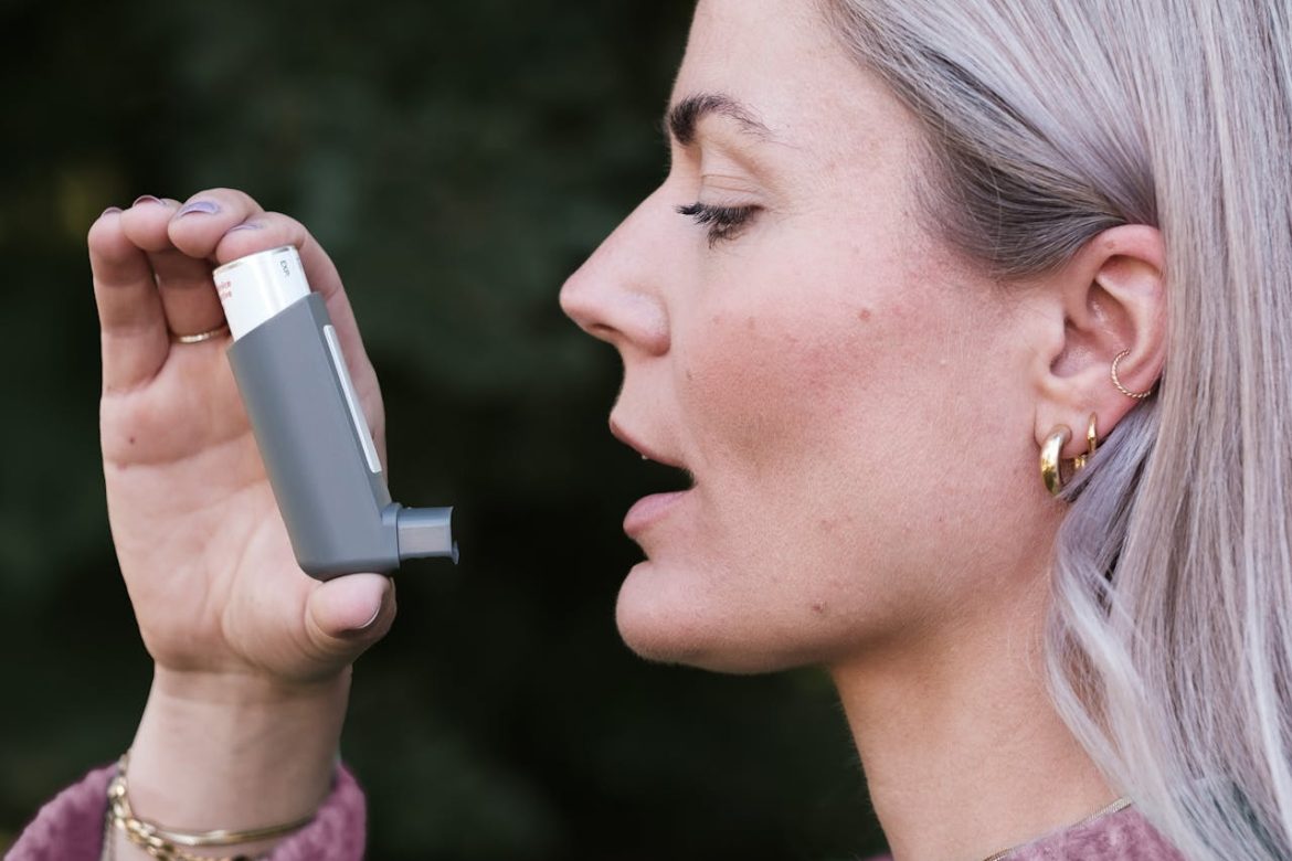 how to use Breo Ellipta inhaler correctly
